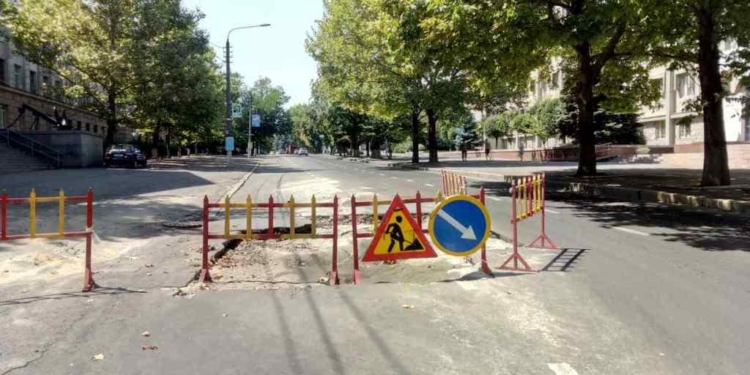 Служба автомобильных дорог обвиняет ГКП «Николаевводоканал» в незаконном повреждении дороги в Николаеве на Никольской