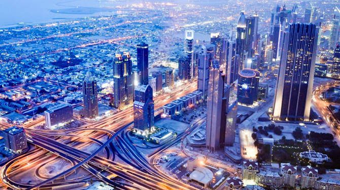 Из-за Катара: в Эмиратах начали неофициально бойкотировать известные в мире банки