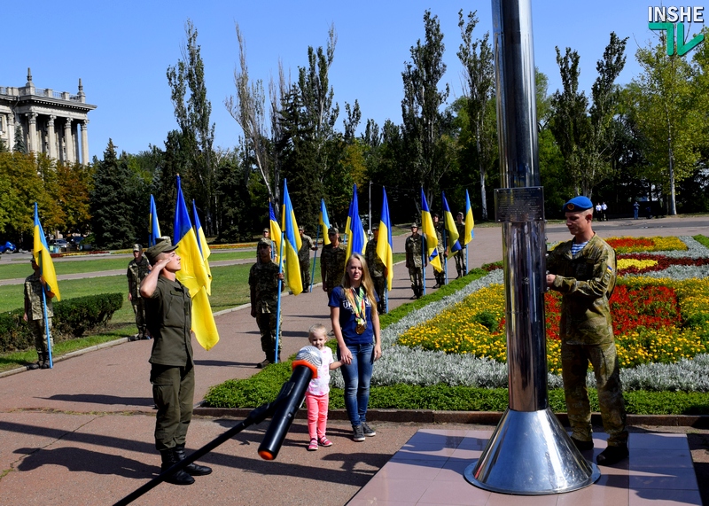 «Уважайте символ государства!»: в Николаеве прошел День Государственного Флага Украины 21