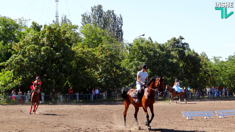 «Український танок», «Козацьке кохання» и конкур: в Николаеве на конноспортивной базе по-своему отметили День Независимости 22