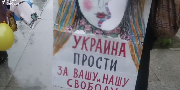 «Крым – не мой! Ворованного не принимаю!». В Санкт-Петербурге прошла акция в поддержку Украины