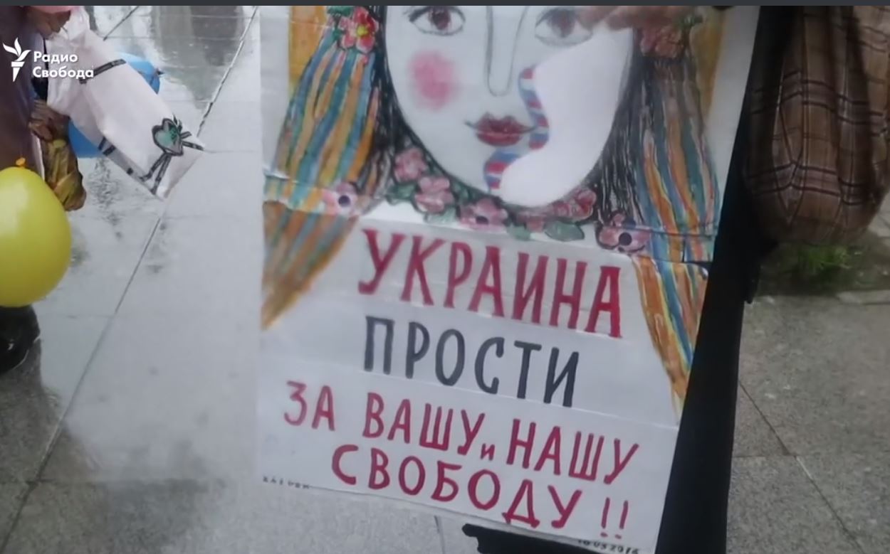 «Крым – не мой! Ворованного не принимаю!». В Санкт-Петербурге прошла акция в поддержку Украины