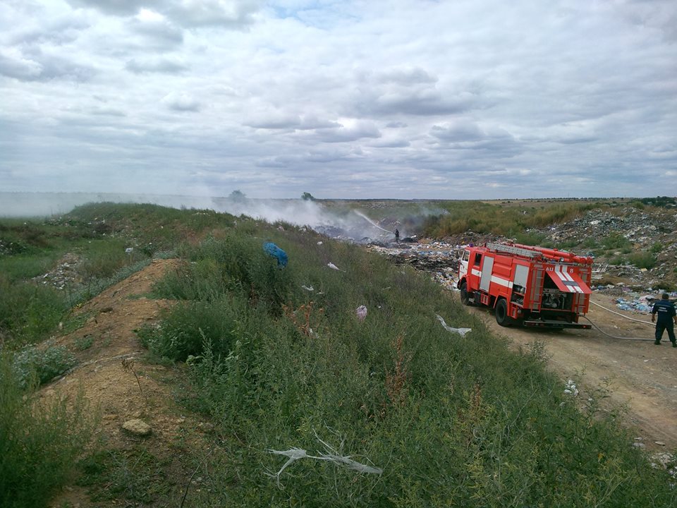 В Березанке снова горит стихийная свалка – пожар охватил площадь 600 кв.м 21