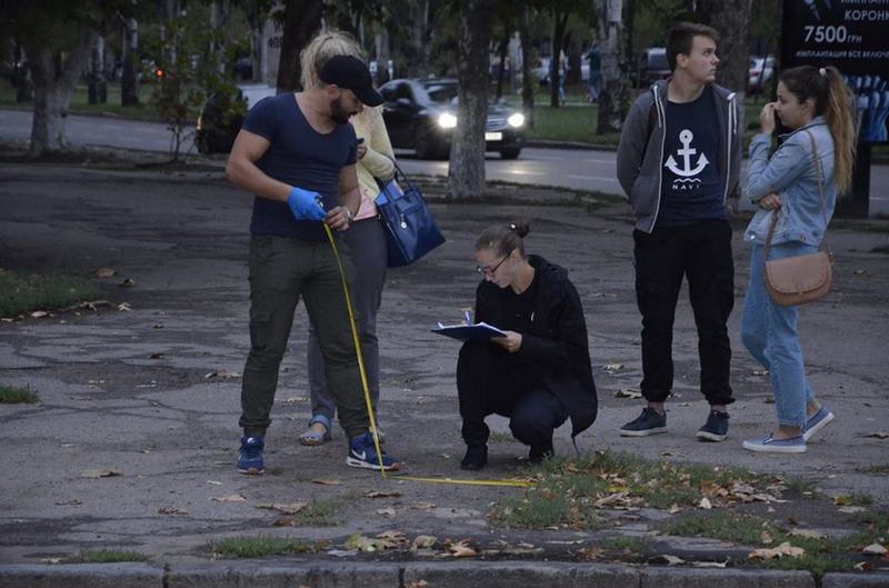 Разбойники, отобравшие вчера у мужчины полмиллиона гривен в Николаеве, ранили его из "травмата" 5