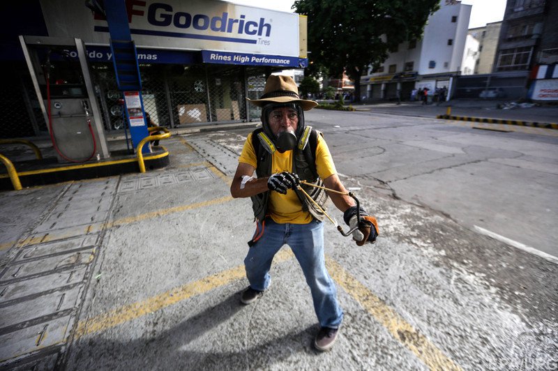 В Венесуэле спецслужбы увезли в неизвестном направлении двух лидеров оппозиции 7