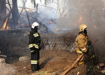 Новая родина Януковича. В Ростове-на-Дону крупный пожар и взрыв газа. Горит около 20 домов сразу