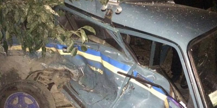 В Одесской области пьяный водитель Nissan протаранил полицейское авто, участковый в тяжелом состоянии
