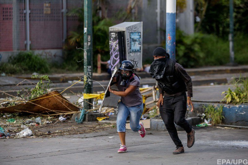 В Венесуэле спецслужбы увезли в неизвестном направлении двух лидеров оппозиции 11