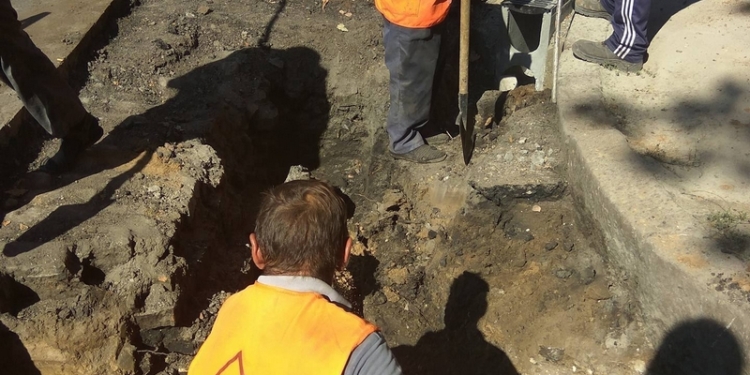 Эксперимент: в Николаеве установили ливневку, которая должна отводить воду с пешеходных переходов