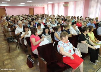 Готовность школ к новому учебному году, обеспеченность учебниками, результаты ВНО и фестиваль педагогов – в Николаеве прошла конференция школьных директоров