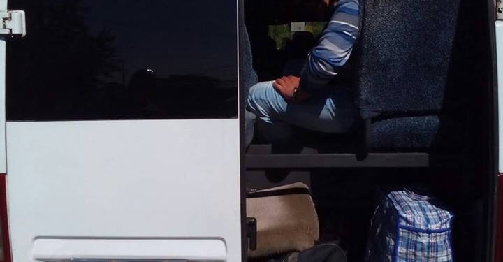 Укртрансбезопасность обнаружила на автовокзале Николаева очередного «жадного» перевозчика: с заблокированным дополнительным сиденьем аварийным выходом