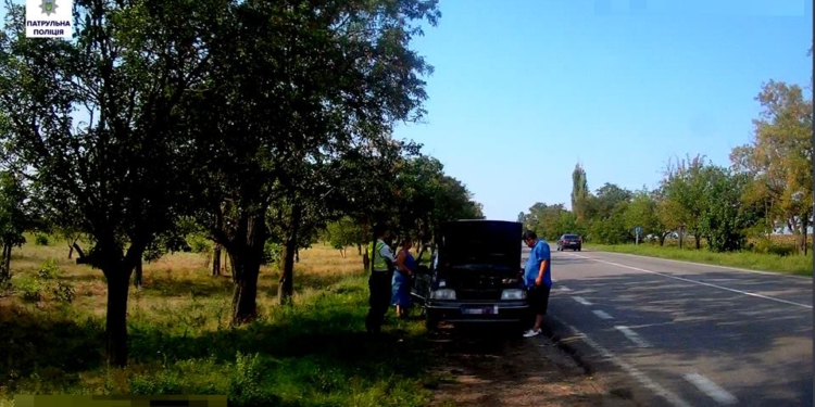 Путь гражданина другого государства, ехавшего по Украине на машине без номерного знака и с поддельным VIN-кодом, прервался в Николаеве