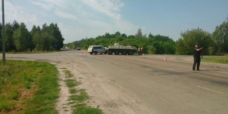 В Ровенской области – ДТП с участием БТР и белорусского автобуса: есть пострадавшие