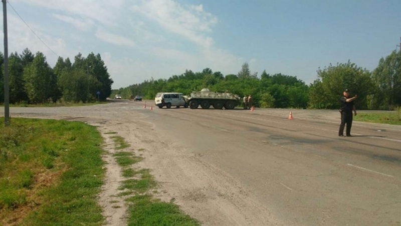 В Ровенской области – ДТП с участием БТР и белорусского автобуса: есть пострадавшие 1