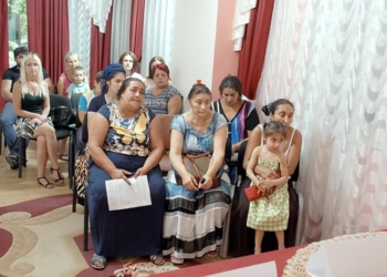 А без паспортов, оказывается, живут и в наше время: ромов Николаева убеждали в необходимости оформлять «дубликаты бесценного груза»