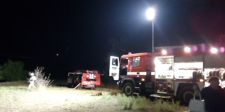 В Очакове сгорел вагончик, в котором хранился инвентарь для спасения на воде