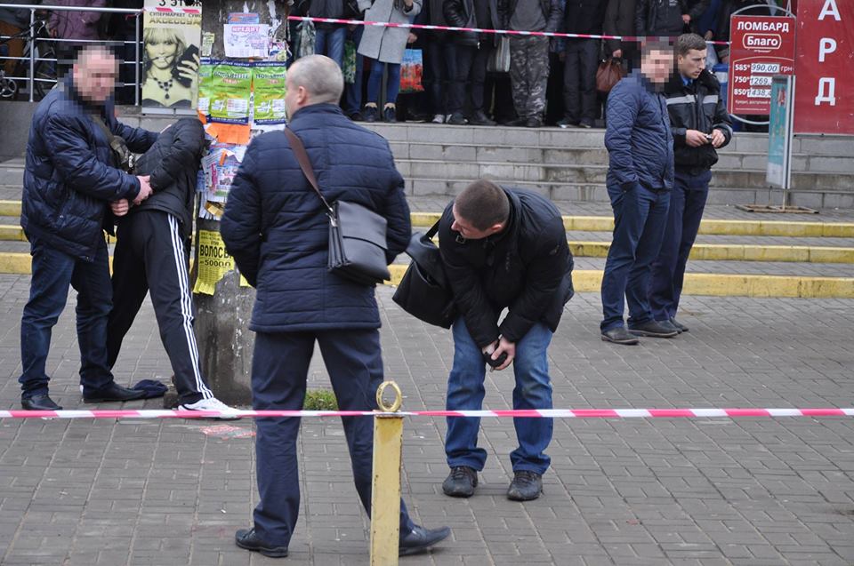 Президент Украины наградил николаевских полицейских, которые, рискуя жизнью, не дали гранате взорваться в толпе 5
