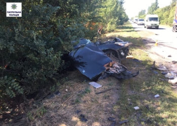 Под Николаевом столкнулись Mercedes и BMW: один водитель погиб, второй получил травму