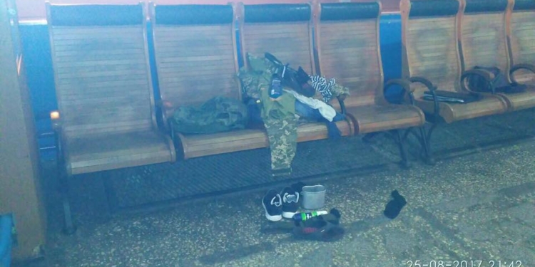 Кто забыл военный рюкзак? Маленький переполох на вокзале в Николаеве