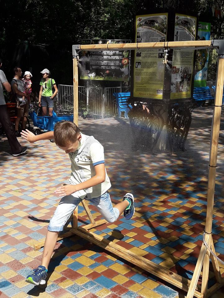 И в Николаевском зоопарке для посетителей появилась «водяная арка» 5