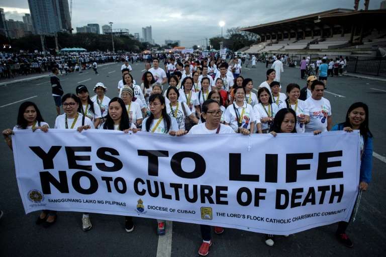 На Филиппинах более 1 тысячи человек вышли на протест против антинаркотических рейдов 7