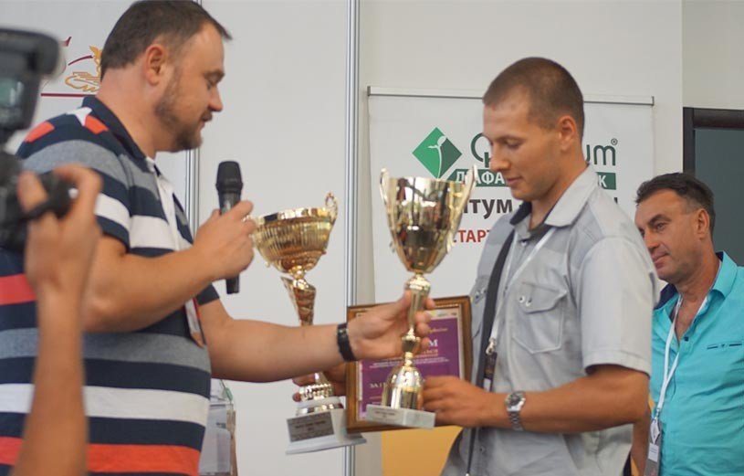 21-летний николаевский виноградарь взял сразу 2 награды на конкурсе «Чудо-виноград». Одну из них – за грону весом почти 7 кг 5