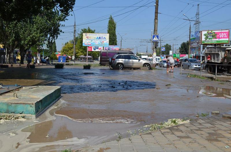 В Николаеве – авария на водопроводе большого диаметра, один из больших микрорайонов без воды 5