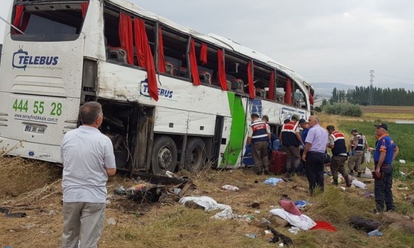 В Турции перевернулся автобус: 5 человек погибли, 36 пострадали