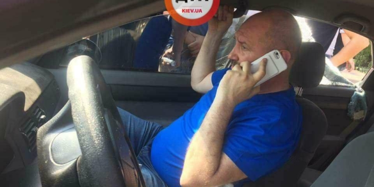 “Посмотрите, люди, какие покидьки сидят в Верховной Раде”. В Киеве чуть не растерзали нардепа