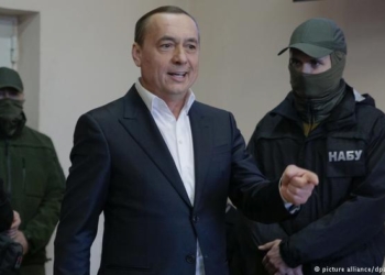 Мартыненко  в Швейцарии пытается остановить расследование его коррупционных дел. Возмутил всех, насолили местным СМИ