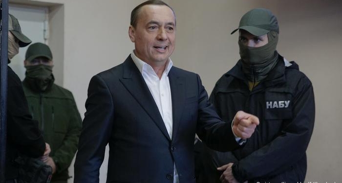 Мартыненко  в Швейцарии пытается остановить расследование его коррупционных дел. Возмутил всех, насолили местным СМИ