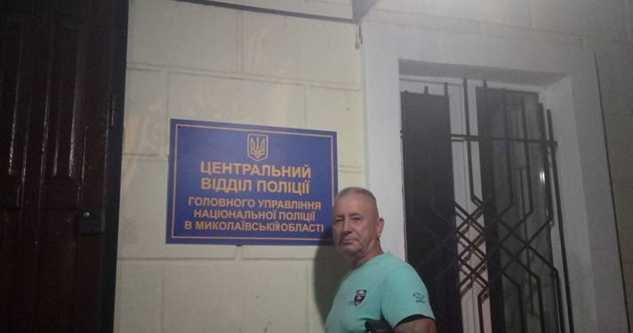 В Николаеве ночью нетрезвые молодые люди напали на жилье свободовца – тот отстреливался