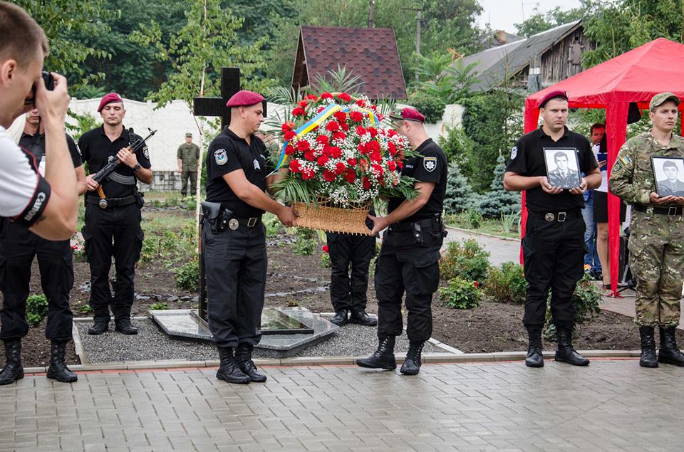 В Николаеве почтили память 48 погибших при исполнении сотрудников полиции 7