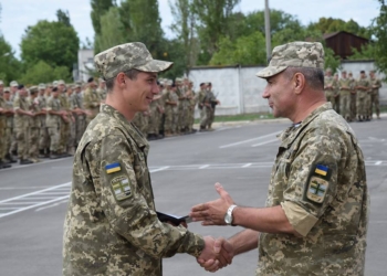 В ВМС ВС Украины завершили переподготовку более тысячи резервистов. Командующий отметил лучших и проверил условия в военных городках в Николаеве