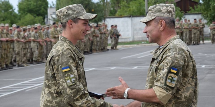 В ВМС ВС Украины завершили переподготовку более тысячи резервистов. Командующий отметил лучших и проверил условия в военных городках в Николаеве