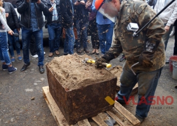 В Виннице вскрыли найденный на днях столетний немецкий сейф