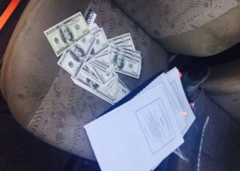 Землеустроителя сельсовета в Киевской области задержали при получении $17,5 тыс взятки