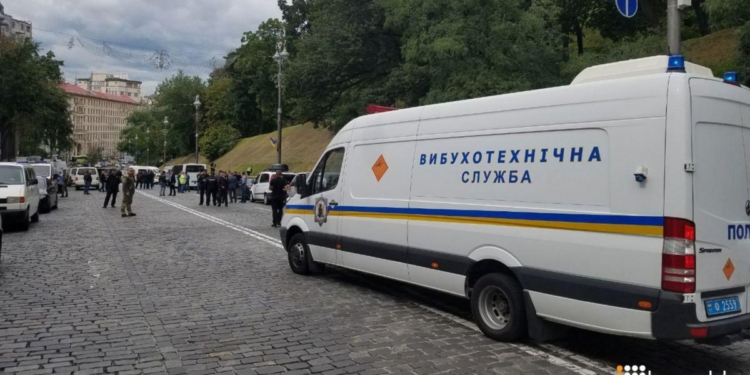 В Киеве произошел взрыв между Кабмином и стадионом. Известно о двух раненых