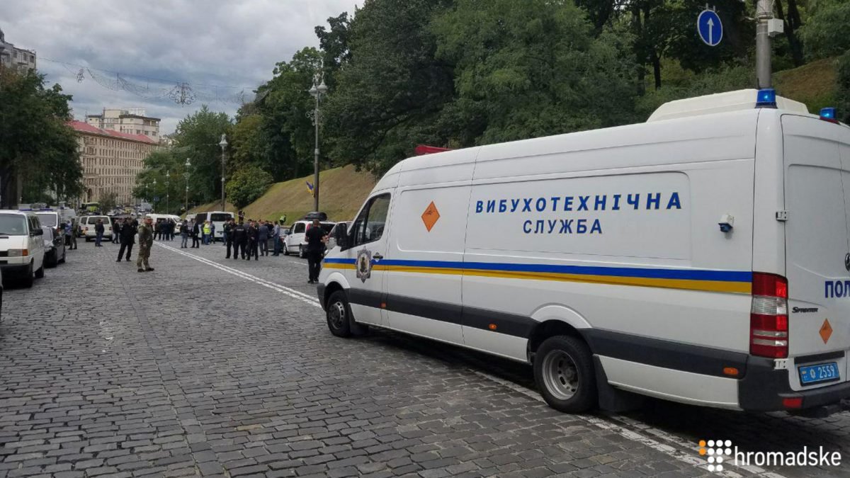 В Киеве произошел взрыв между Кабмином и стадионом. Известно о двух раненых