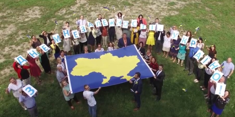 “Прокидайся вже, мала”, Американские дипломаты поздравили Украину песней