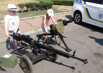 Стрельба на площади, захват бандитов и… подарки: как в Николаеве отмечали День Национальной полиции Украины