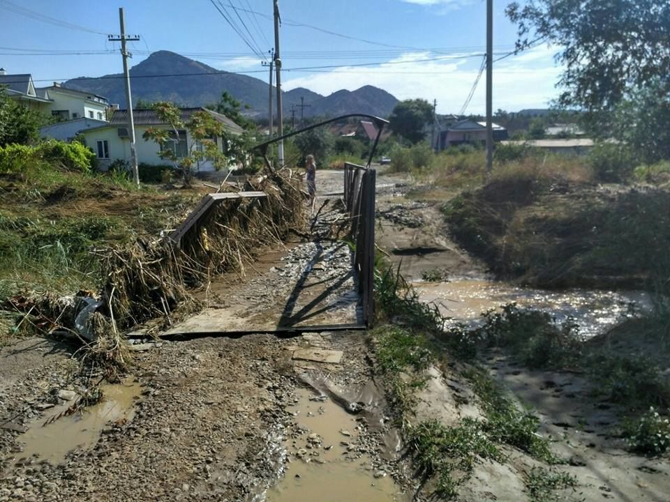 После вчерашних ливней с грозами в Крыму сошел сель – в Судаке объявлен режим ЧС 18