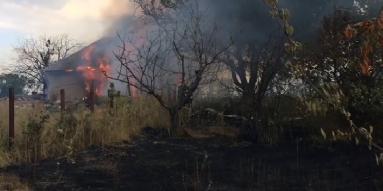 Боевики зажигательными снарядами сожгли дома мирных жителей в Зайцево