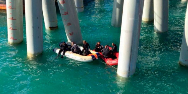 На Кубани автобус с рабочими упал в море. Погибло 17 человек