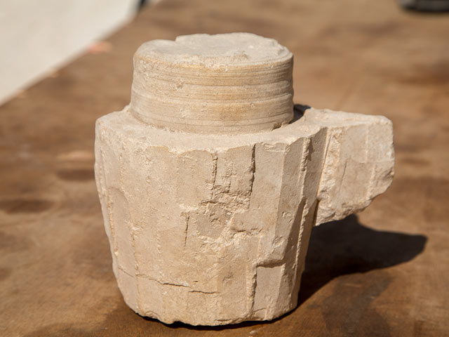 Первое чудо Христа. В Израиле нашли древнюю каменную посуду - в такой Иисус превратил воду в вино 3