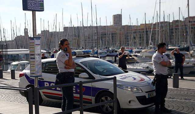 В Марселе псих напал с ножом на прохожих. Трое ранены