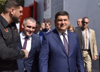 Премьер-министр Украины в Николаеве: ознакомился с новой котельной и подарил детской больнице оборудование