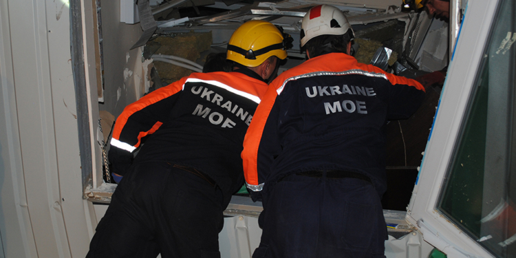 В Баловном из-за повреждения силосной башни металлическими конструкциями зажало женщину