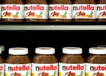 В Германии неизвестные угнали фуру, груженную 20 тоннами сладостей, в том числе пастой Nutella и “киндер-сюрпризами”