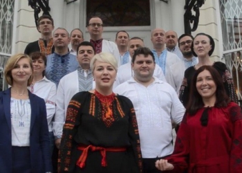 Дипломаты посольства Украины в Великобритании прочитали «Любіть Україну»